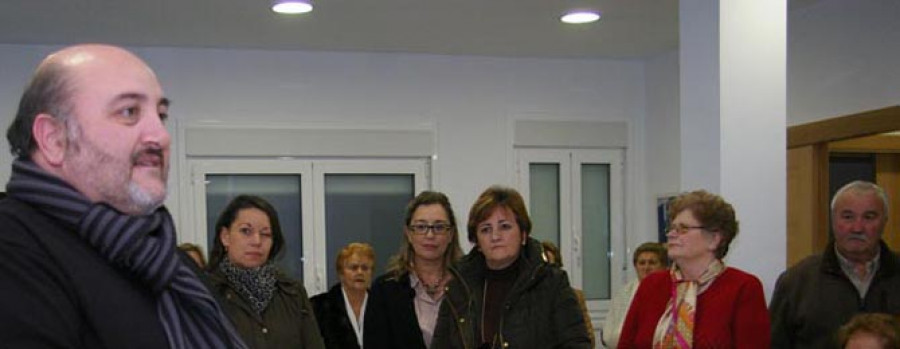 ARES - El Concello invirtió 42.000 euros en  el centro de mayores inaugurado ayer