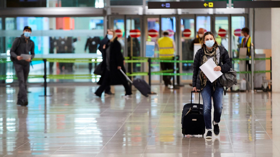 Llegan a los aeropuertos españoles los primeros viajeros con PCR obligatoria