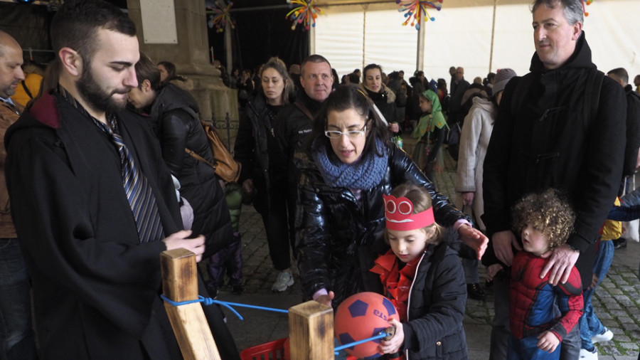 Unha festa infantil deu onte continuidade ao Entroido local