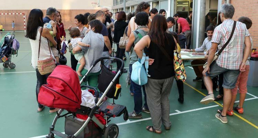 Trapero ordena a los Mossos que desalojen los colegios y requisen urnas y papeletas