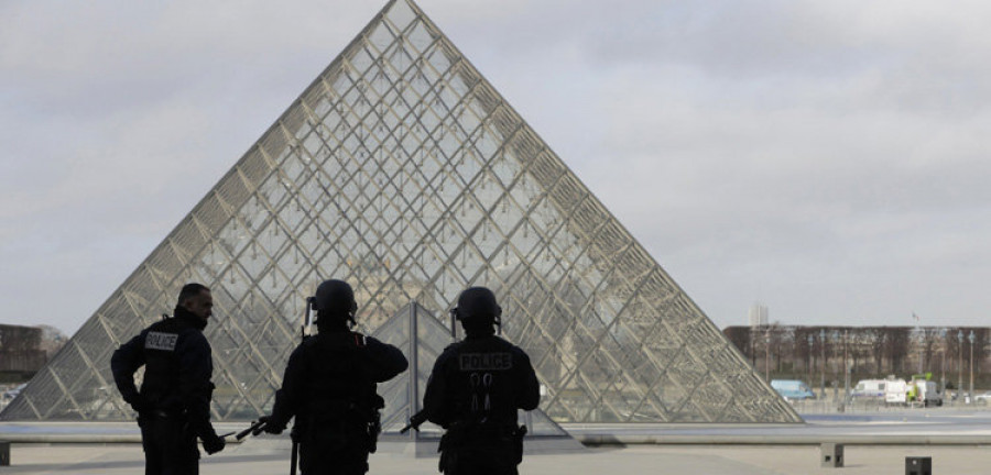 El autor del ataque en el Louvre es un egipcio que llegó como turista en enero