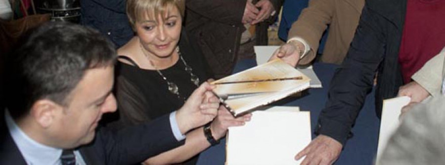 AS PONTES-Exitosa presentación del libro sobre los alcaldes del municipio