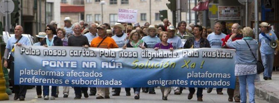 Miles de preferentistas y emigrantes retornados protestan con una sola voz