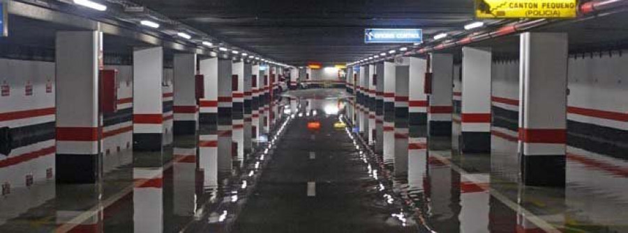 La intensa lluvia inunda el estadio y varios bajos comerciales y parkings