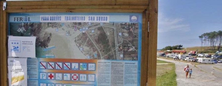 Corrigen el cartel indicador de la playa de Doniños