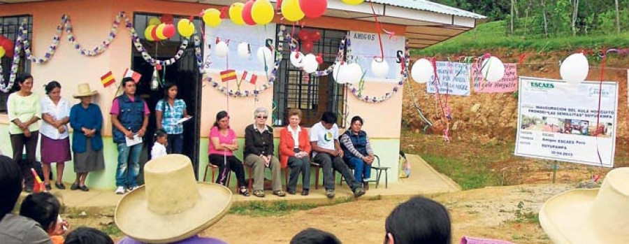 Amigos de Escaes inauguró en Perú una escuela y un proyecto de agua