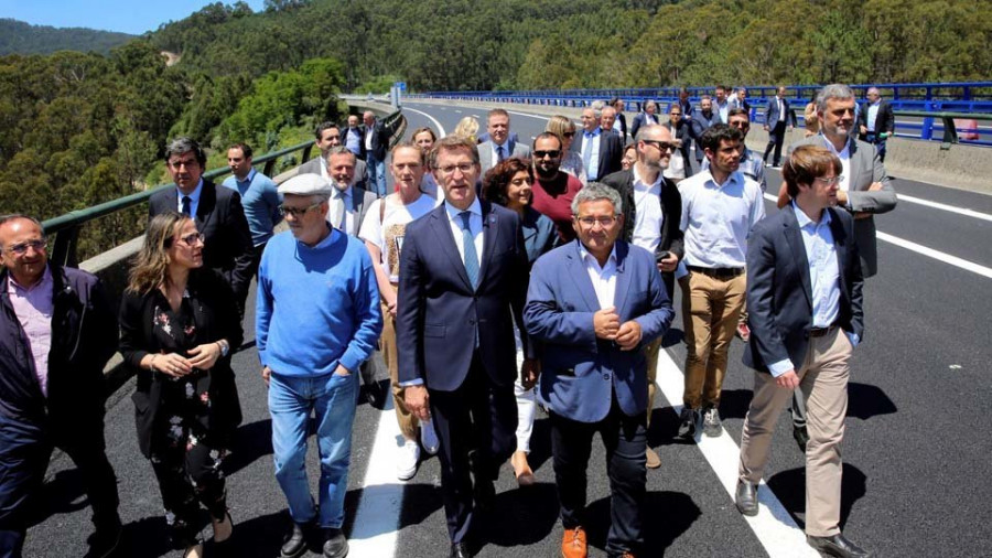 Feijóo ensalza la apuesta de la Xunta para crear empleo 
y fijar población 
en el medio rural