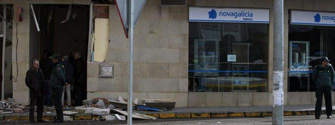 Explota un cajero  de O Rosal en un  acto que la Guardia Civil atribuye a Resistencia Galega