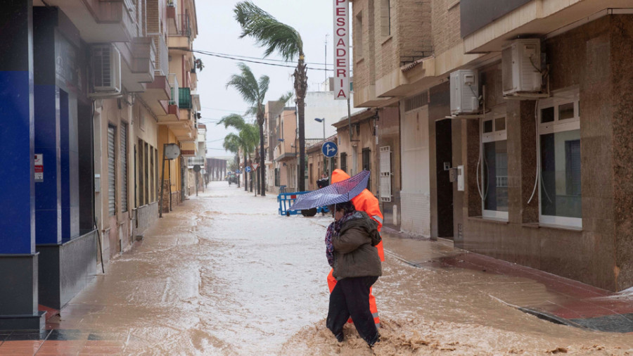 Murcia corta varias carreteras tras las inundaciones provocadas por la lluvia