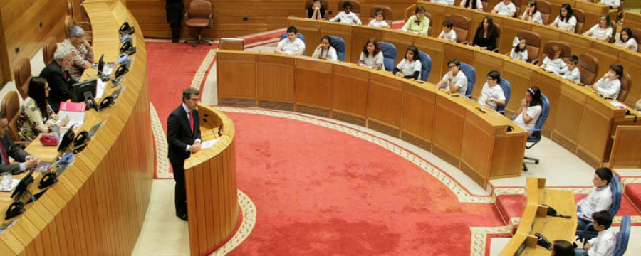 Feijóo reivindica la importancia del “conocimiento” en un pleno infantil