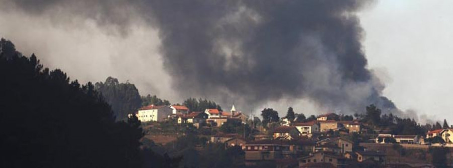 Los incendios forestales dan una jornada de tregua a la comunidad