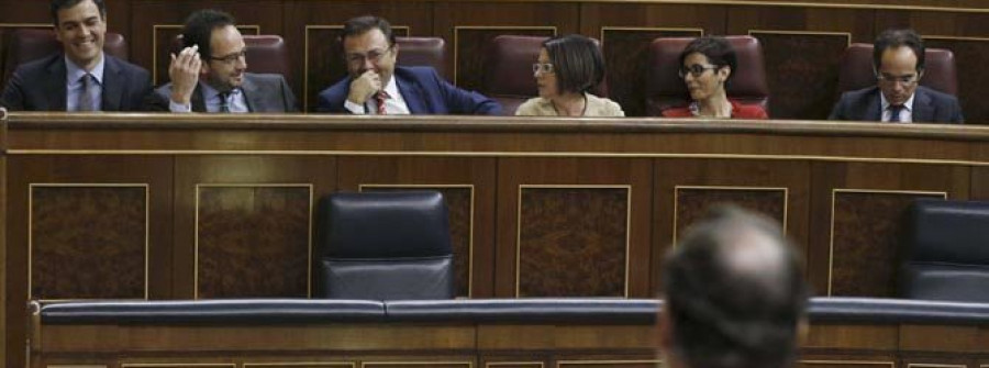 Sánchez llama a Rajoy “retrógado” en el Congreso y le compara con Franco