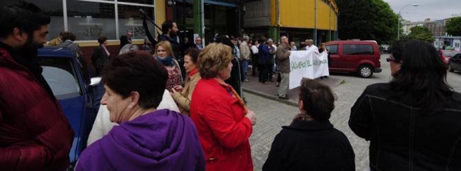 Unas 200 personas secundaron ayer la movilización para urgir mejoras en el mercado de Caranza