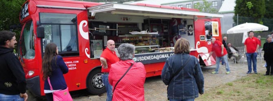 NEDA-El paseo marítimo estrena servicio de autobús hostelero “made in” local