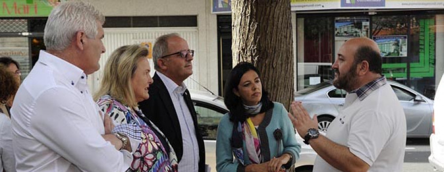 ARES - La gerente del Sergas visitó  los terrenos de la futura ampliación del Centro de Saúde