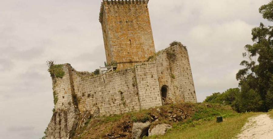 Todo a punto para una nueva edición del Castelo Folk que incluye una andaina y festival