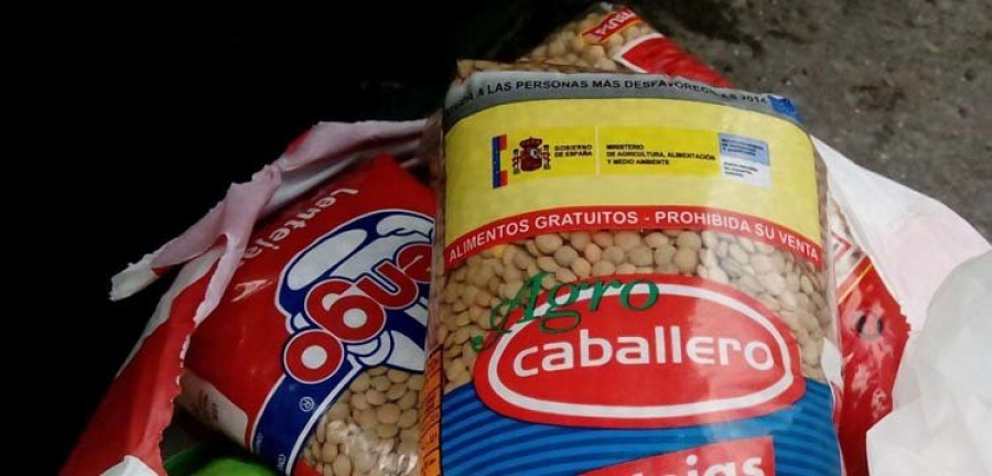 Aparecen productos abandonados en Caranza destinados a desfavorecidos