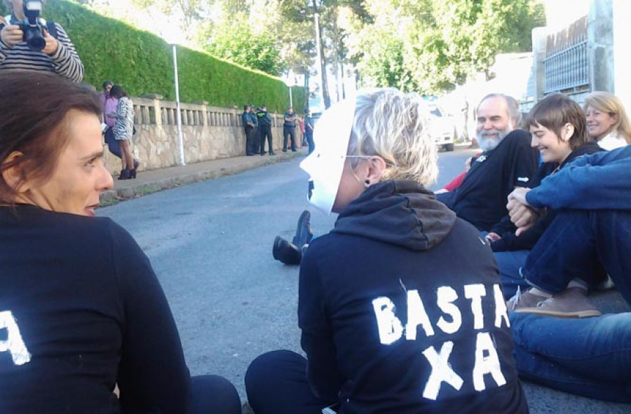 Una treintena de personas impidieron ayer el lanzamiento  de una vivienda en Cabanas