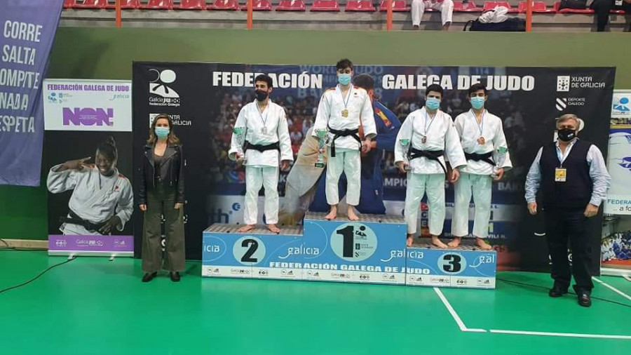 La AD Ferrolterra volvió al tatami en A Coruña