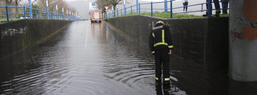 El temporal deja nieve en As Pontes e intensas granizadas por la comarca