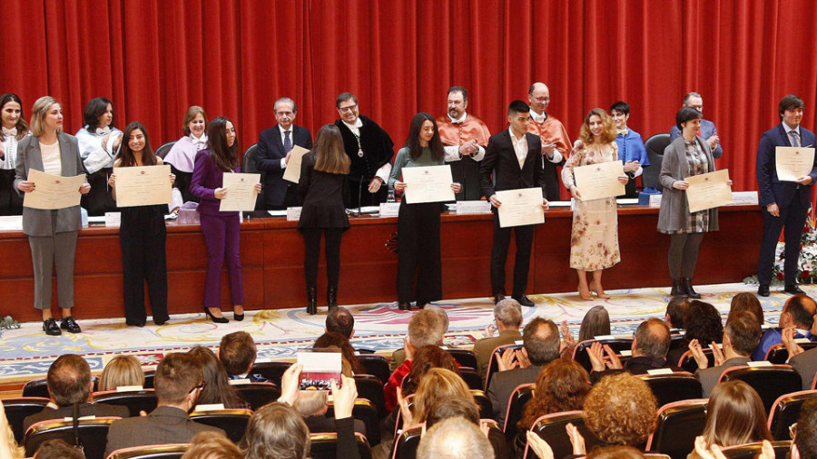 La Universidad rinde homenajea a sus estudiantes “excelentes” con la entrega de 313 premios