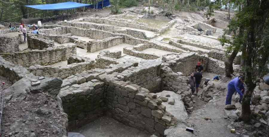 Hallan restos pétreos en el castro romano ourensano 
de Armea