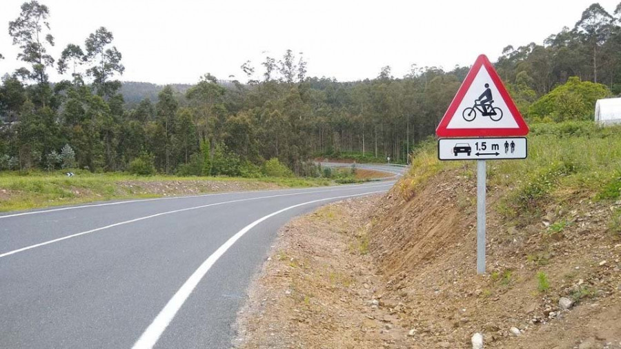 La Diputación da por concluidas las obras de ampliación de la carretera del Trece en Narón