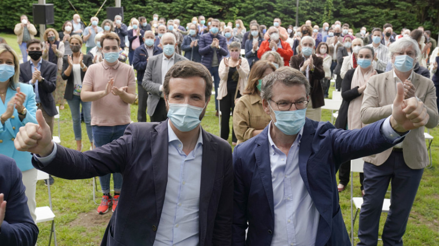 Casado y Feijóo piden una mayoría solvente que aleje del poder al “mejunje de partidos”