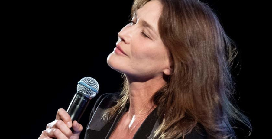 Carla Bruni exhibe su estilo  “french chic” en Peralada