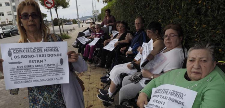 Los afectados por el atraso del bono taxi retoman sus actos de protesta