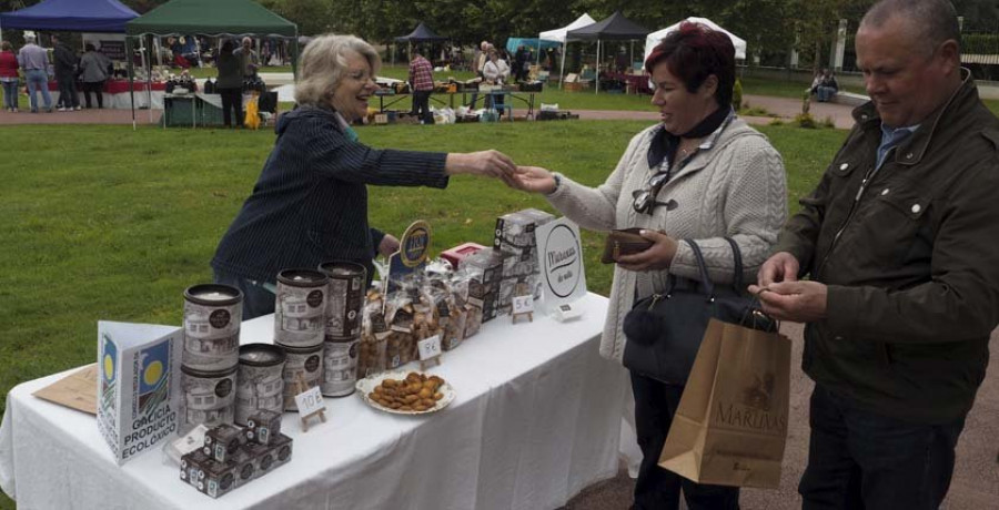 San Sadurniño vive una jornada festiva con mercado, artesanía y gastronomía