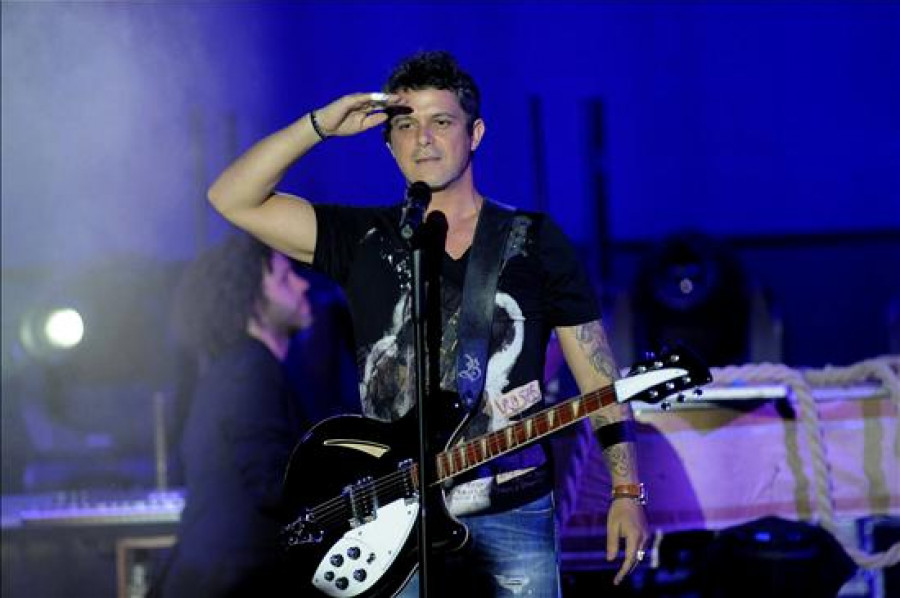 Alejandro Sanz, "orgulloso" de actuar en la Casa Blanca, apoya la reforma