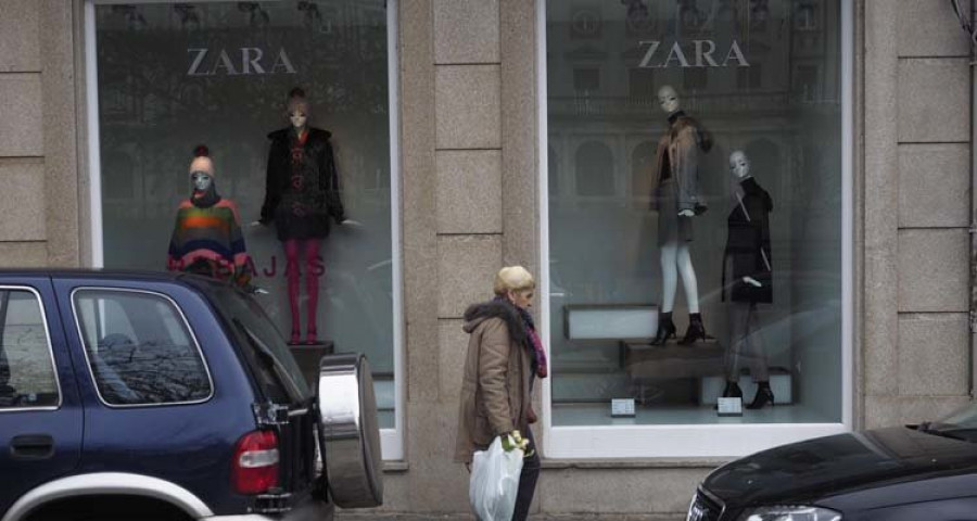Los clientes de Zara lamentan el cierre en Ferrol, pero valoran que se mejore la tienda de Odeón