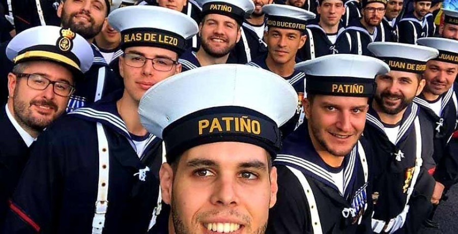 Personal de la flota con base en Ferrol desfiló ayer en el Día de la Fiesta Nacional