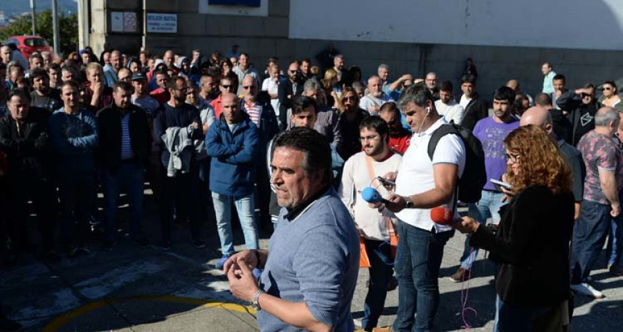 Los trabajadores de las auxiliares deciden por mayoría continuar con la huelga