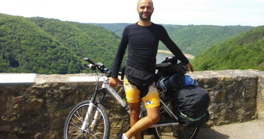 Una ruta en bicicleta desde Pekín para visibilizar la ELA