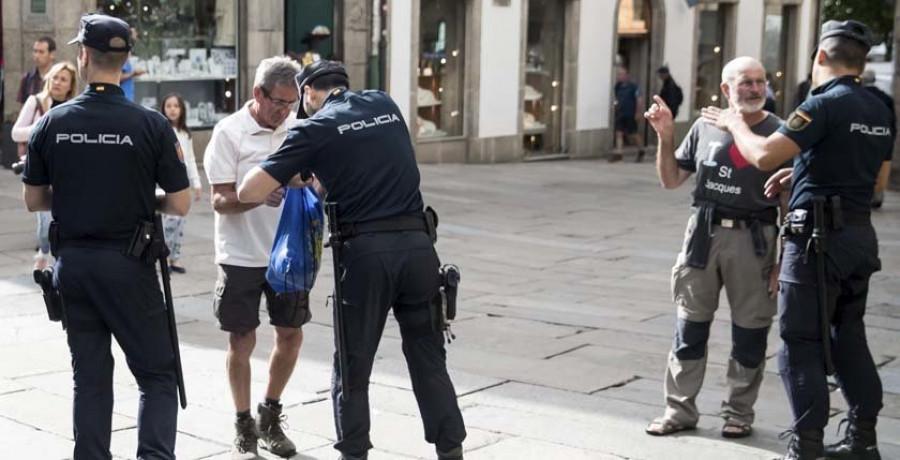 Un total de 300 policías velarán por la seguridad en las calles de Santiago durante el Apóstol