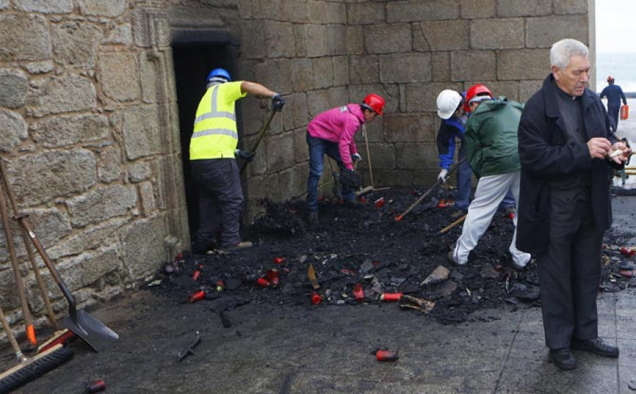 Patrimonio vigila la bóveda del santuario de Muxía de la cual ya se retiraron escombros