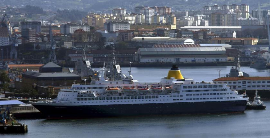 El “Saga Sapphire” inaugura la temporada de cruceros en el Puerto de Curuxeiras
