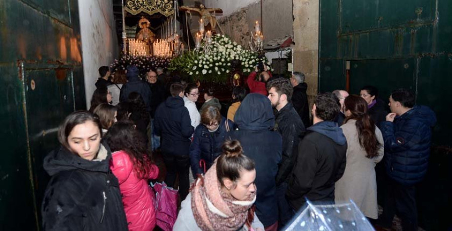 La lluvia sigue aguando la Semana Santa y frustra el único desfile del día