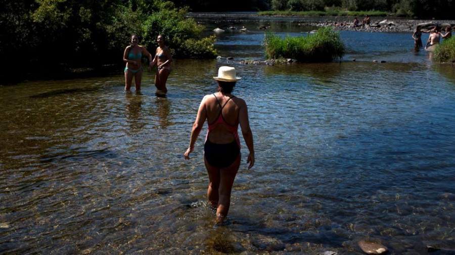 Cada gallego gastó una media de 869 euros estas vacaciones, un 2% menos que el año pasado