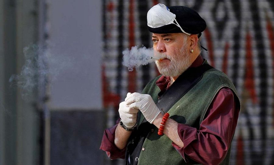 Sanidad alerta de que los cigarrillos pueden actuar como transmisores del coronavirus