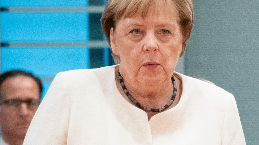 Merkel teme un pico de la pandemia de hasta 19.200 contagios diarios en Navidad