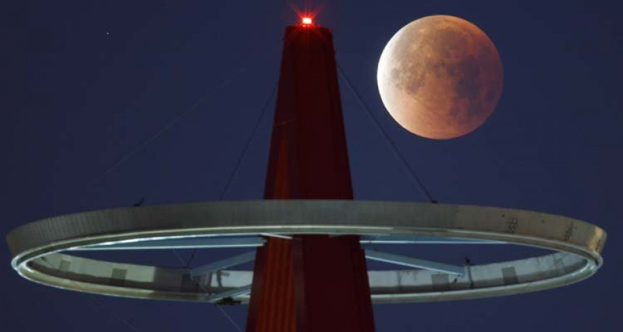 Medio mundo vio cómo la luna se tiñó de rojo en un eclipse total
