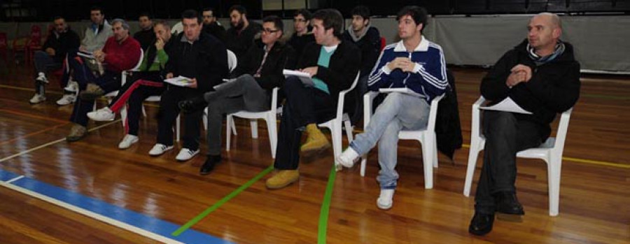 Cerca de un centenar de alumnos, en las actividades formativas del Ferrol CB