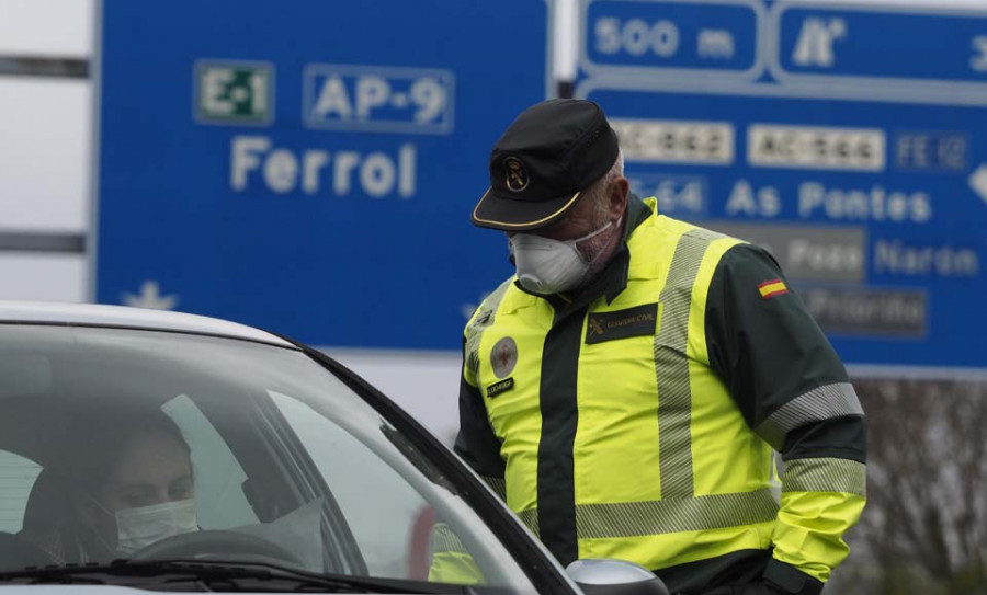 El aumento de la presencia policial y militar mejora en la ciudad naval las cifras del confinamiento