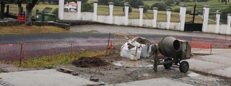 CEDEIRA-El Ayuntamiento prevé finalizar este mes la construcción del área recreativa de Esteiro