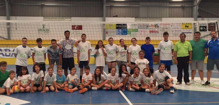 El Club Voleibol Aldebarán pone fin con éxito a su campus  de promoción del deporte