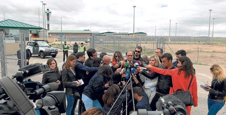 Interior traslada a cárceles catalanas 
a Junqueras y a otros cinco políticos