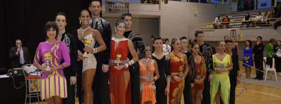 Éxito de público y participación  en el cuarto Trofeo de baile deportivo del Concello de Fene